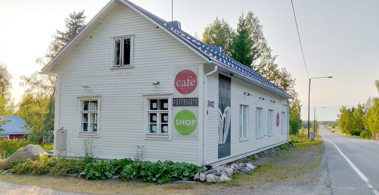 Paperivalo shop & cafe sijaitsevat 25 km Torniosta pohjoiseen.