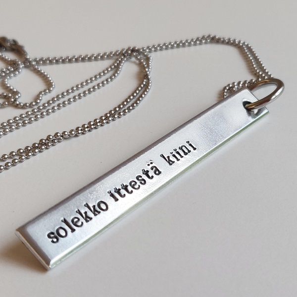Riipus solekko ittestä kiini